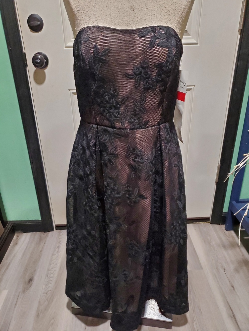 NWT Calvin Klein Strapless Black Floral Lace Evening Dress